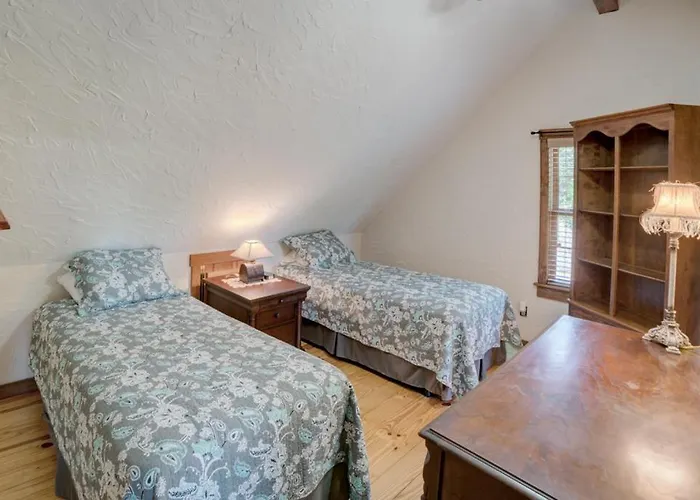 Equestrian Log Cabin Pet Friendly