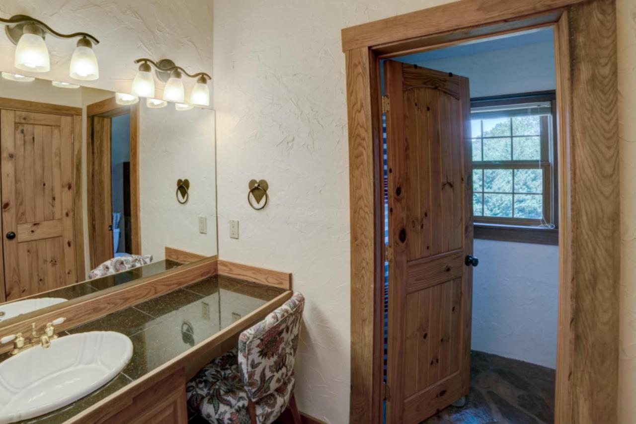Equestrian Log Cabin Pet Friendly *