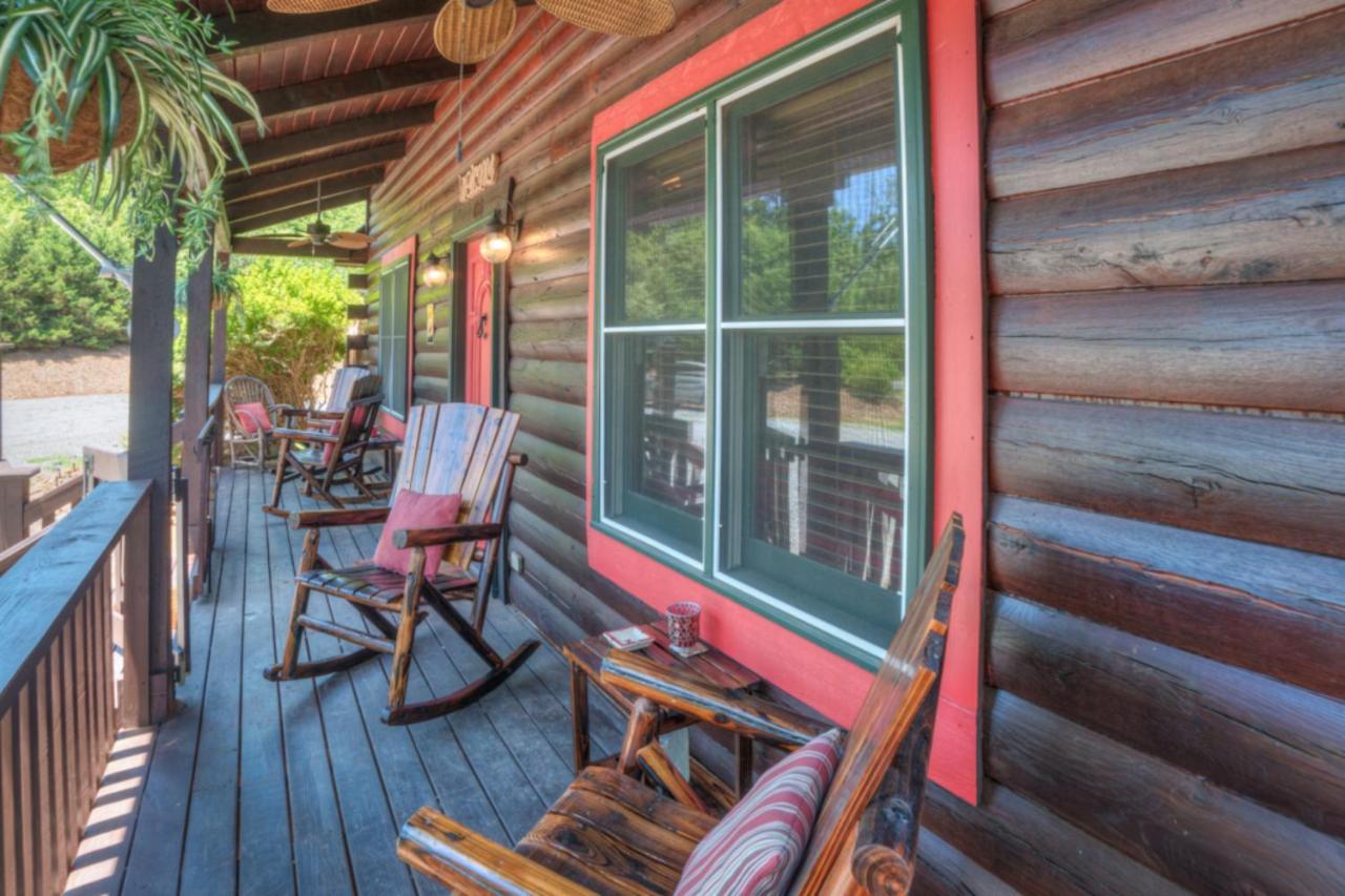 Equestrian Log Cabin Pet Friendly * Tryon