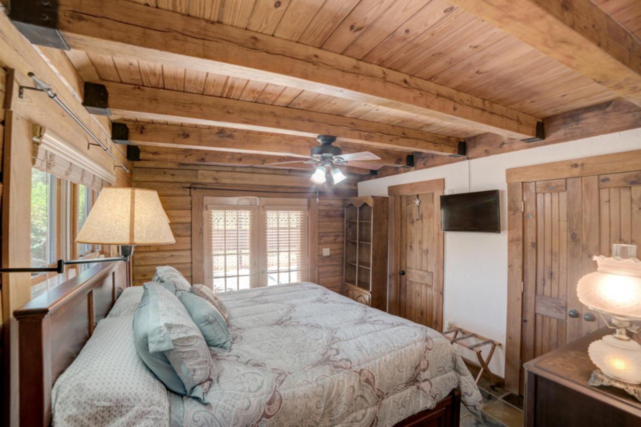 Equestrian Log Cabin Pet Friendly * Tryon