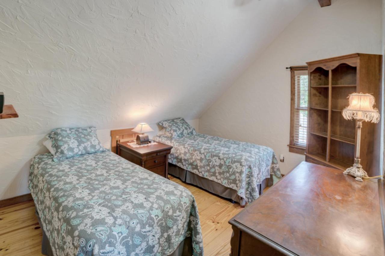 Holiday home Equestrian Log Cabin Pet Friendly