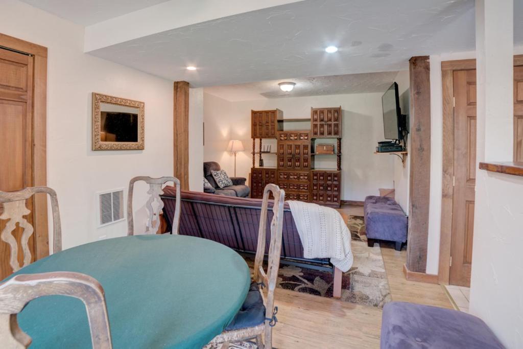 Equestrian Log Cabin Pet Friendly Holiday home