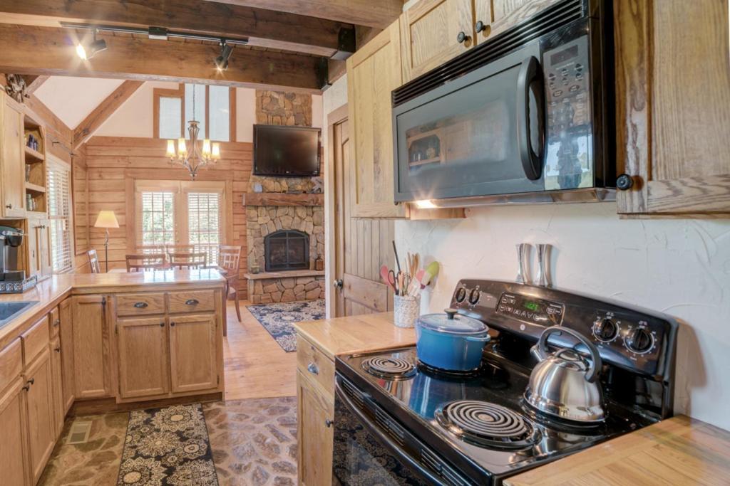 Equestrian Log Cabin Pet Friendly Holiday home *
