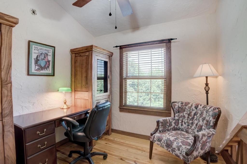 Equestrian Log Cabin Pet Friendly Tryon